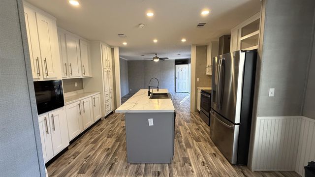 6089 E Juanita Dr, Longview, TX 75605