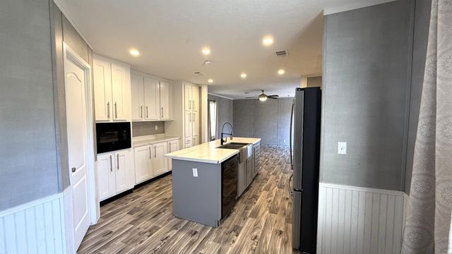 6089 E Juanita Dr, Longview, TX 75605