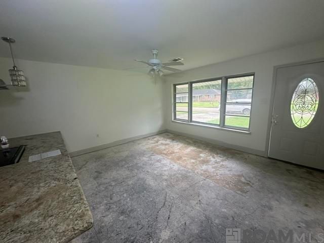 12545 Canterbury Dr, Baton Rouge, LA 70814