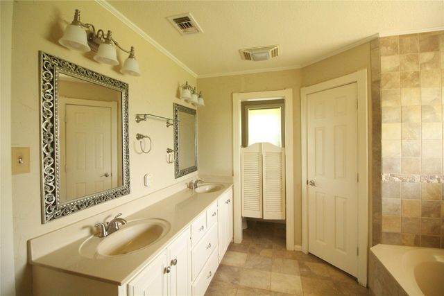 446 Vz County Road 4108, Canton, TX 75103