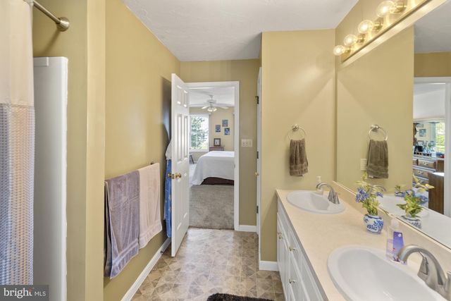 1851 MICHELLE DR, York, PA 17408