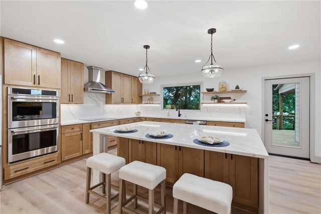 2585 Bridgewater Circle, Gainesville, GA 30506