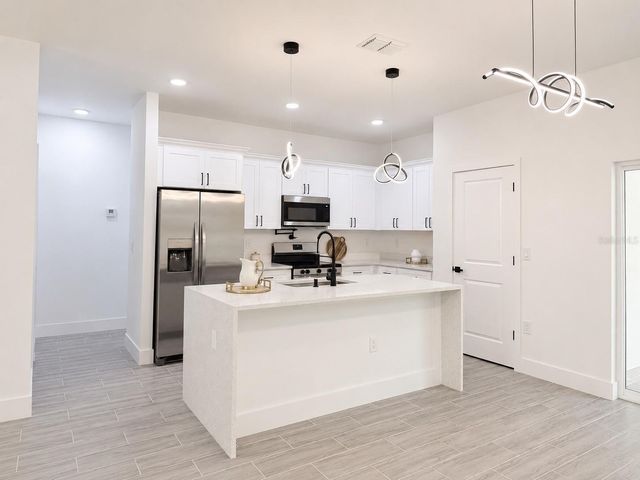 881 W WISCONSIN AVENUE, Orange City, FL 32763
