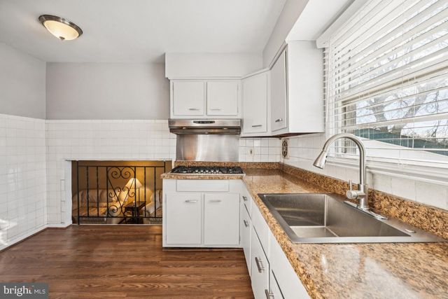 2211 CHESTNUT HILL DR, Cinnaminson, NJ 08077