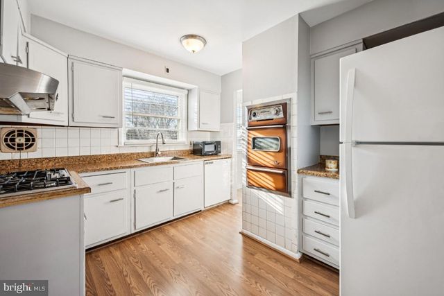 2211 CHESTNUT HILL DR, Cinnaminson, NJ 08077