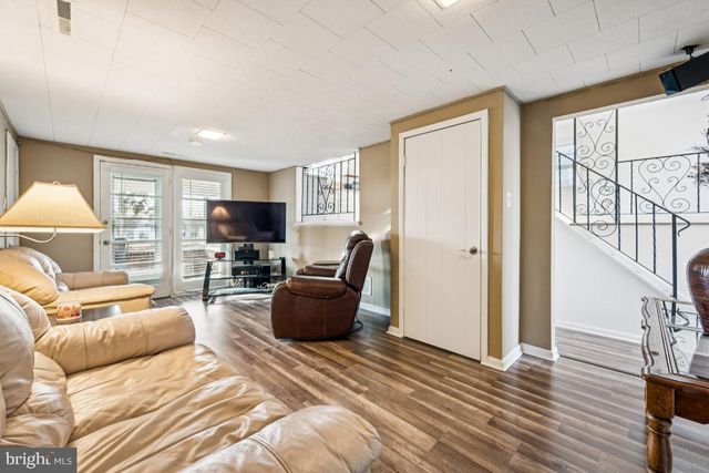 2211 CHESTNUT HILL DR, Cinnaminson, NJ 08077