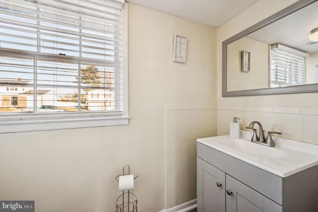 2211 CHESTNUT HILL DR, Cinnaminson, NJ 08077