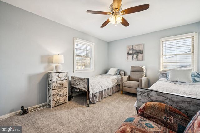 2211 CHESTNUT HILL DR, Cinnaminson, NJ 08077