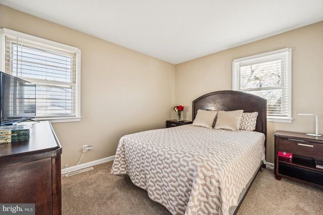 2211 CHESTNUT HILL DR, Cinnaminson, NJ 08077