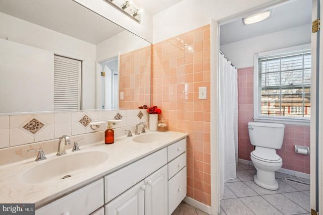 2211 CHESTNUT HILL DR, Cinnaminson, NJ 08077