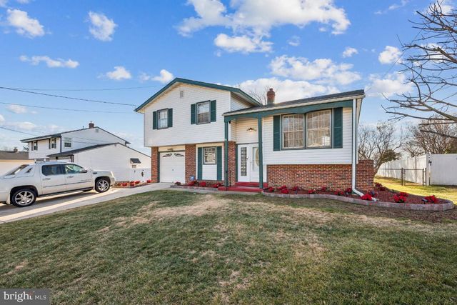 2211 CHESTNUT HILL DR, Cinnaminson, NJ 08077