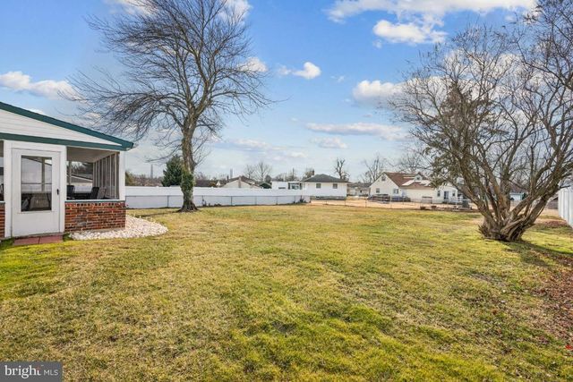 2211 CHESTNUT HILL DR, Cinnaminson, NJ 08077