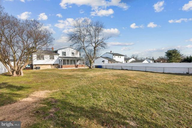 2211 CHESTNUT HILL DR, Cinnaminson, NJ 08077