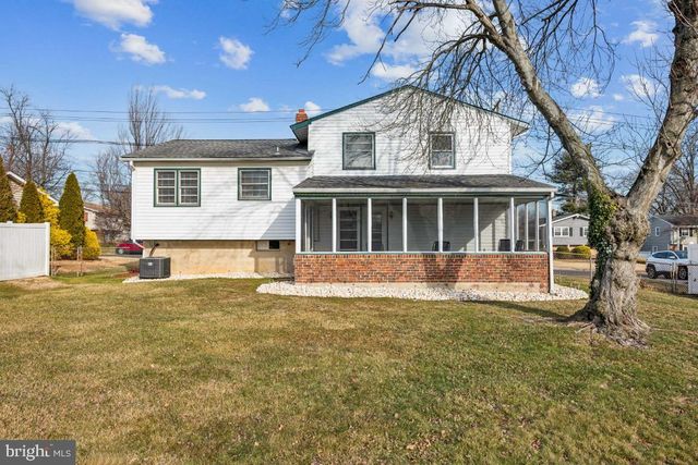 2211 CHESTNUT HILL DR, Cinnaminson, NJ 08077