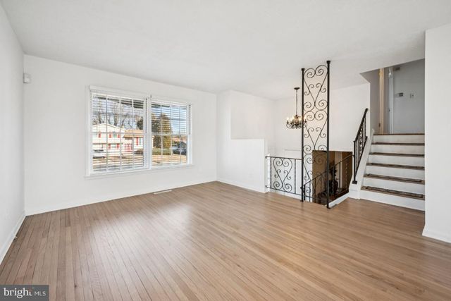 2211 CHESTNUT HILL DR, Cinnaminson, NJ 08077