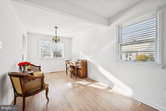 2211 CHESTNUT HILL DR, Cinnaminson, NJ 08077