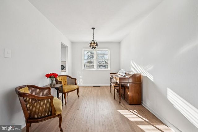 2211 CHESTNUT HILL DR, Cinnaminson, NJ 08077