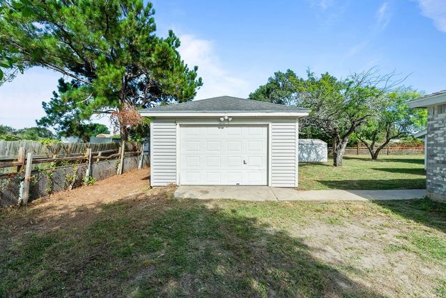 2201 Woodcrest Dr, Corpus Christi, TX 78418