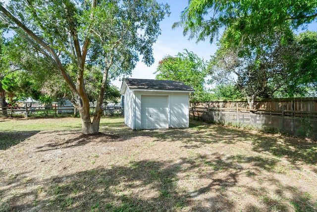 2201 Woodcrest Dr, Corpus Christi, TX 78418