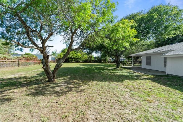 2201 Woodcrest Dr, Corpus Christi, TX 78418