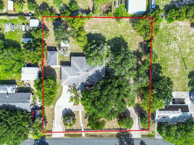 2201 Woodcrest Dr, Corpus Christi, TX 78418