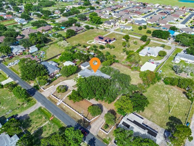 2201 Woodcrest Dr, Corpus Christi, TX 78418