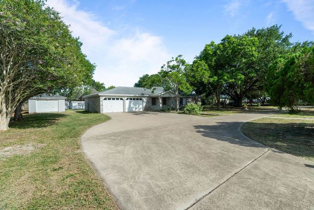 2201 Woodcrest Dr, Corpus Christi, TX 78418
