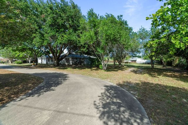 2201 Woodcrest Dr, Corpus Christi, TX 78418