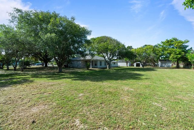 2201 Woodcrest Dr, Corpus Christi, TX 78418