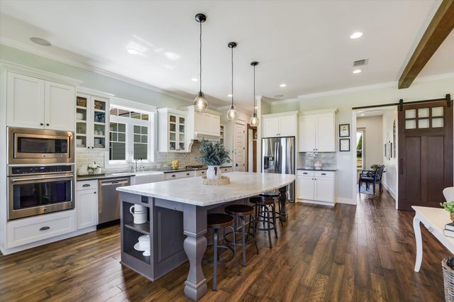 600 Abbey RD, Liberty Hill, TX 78642