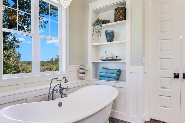600 Abbey RD, Liberty Hill, TX 78642