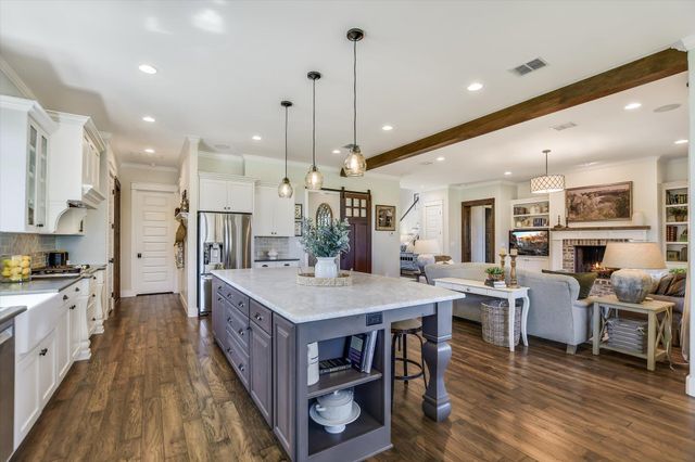 600 Abbey RD, Liberty Hill, TX 78642