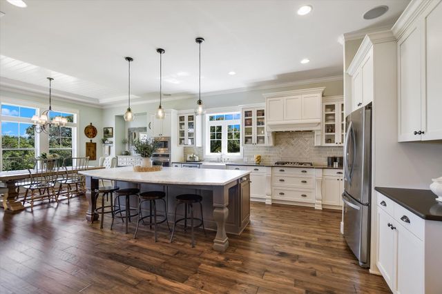 600 Abbey RD, Liberty Hill, TX 78642