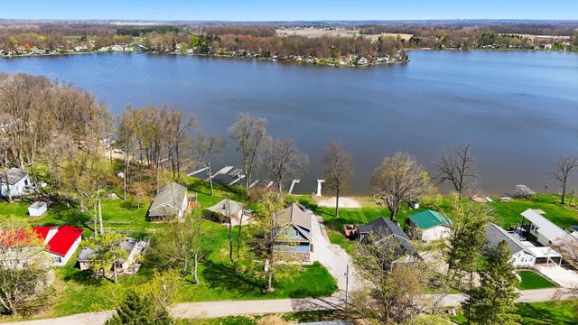 160 Lane 100 Long Lake, Fremont, IN 46737