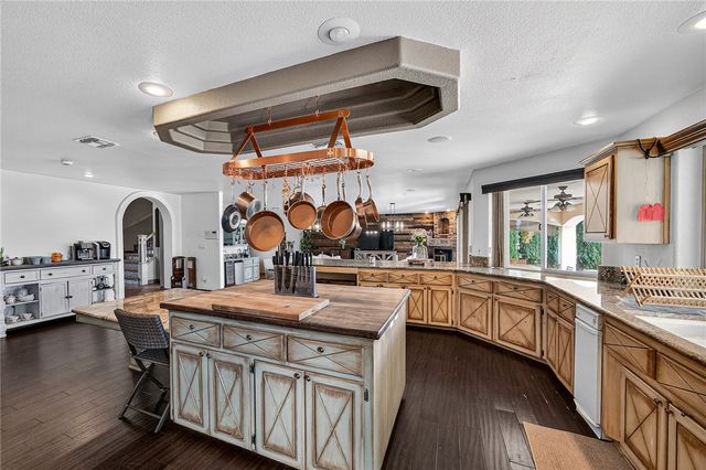 619 Country Club Court, Kingman, AZ 86401