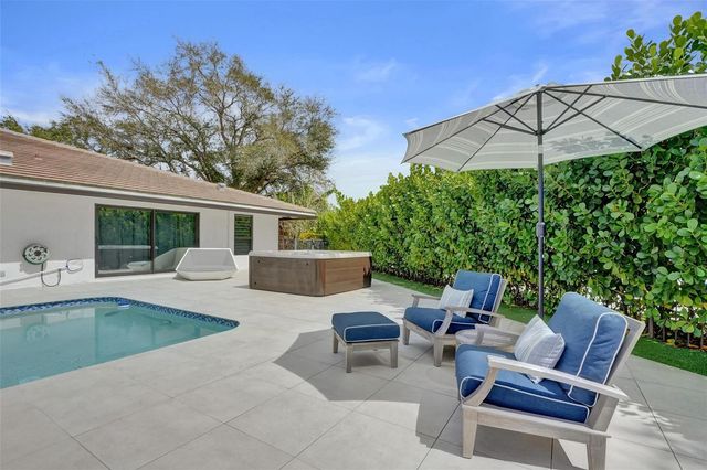 614 Lakewoode Circle W, Delray Beach, FL 33445
