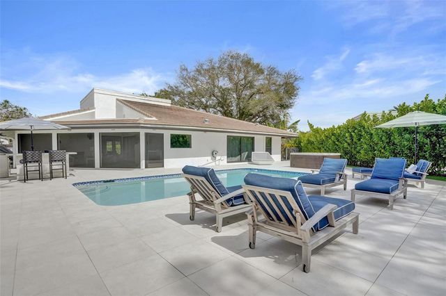 614 Lakewoode Circle W, Delray Beach, FL 33445