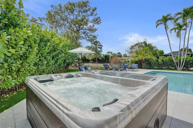 614 Lakewoode Circle W, Delray Beach, FL 33445