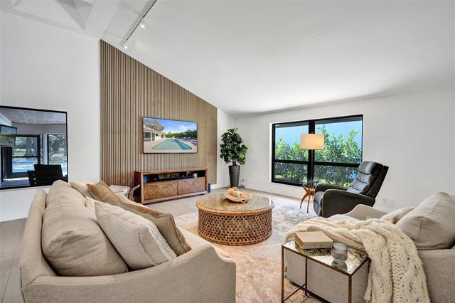 614 Lakewoode Circle W, Delray Beach, FL 33445