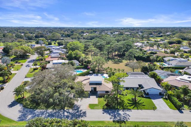 614 Lakewoode Circle W, Delray Beach, FL 33445
