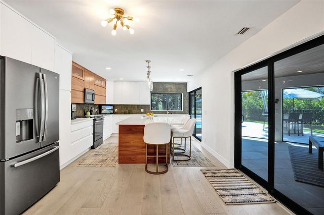 614 Lakewoode Circle W, Delray Beach, FL 33445