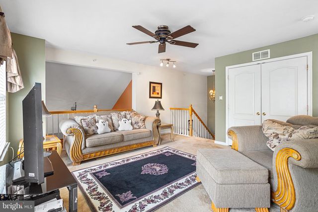 233 HIDDEN DR, Blackwood, NJ 08012