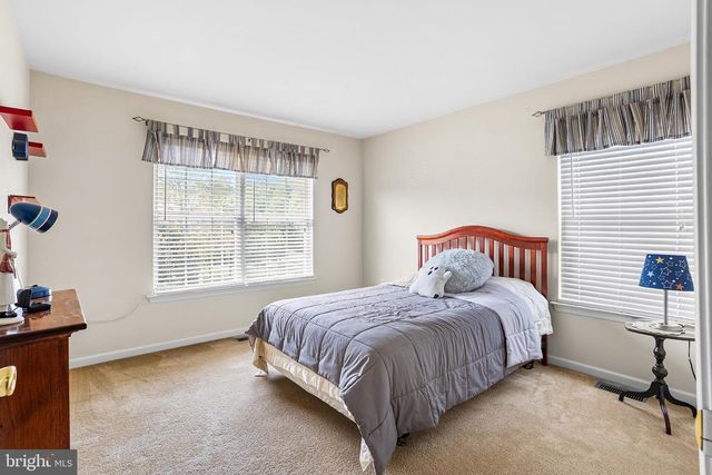 233 HIDDEN DR, Blackwood, NJ 08012