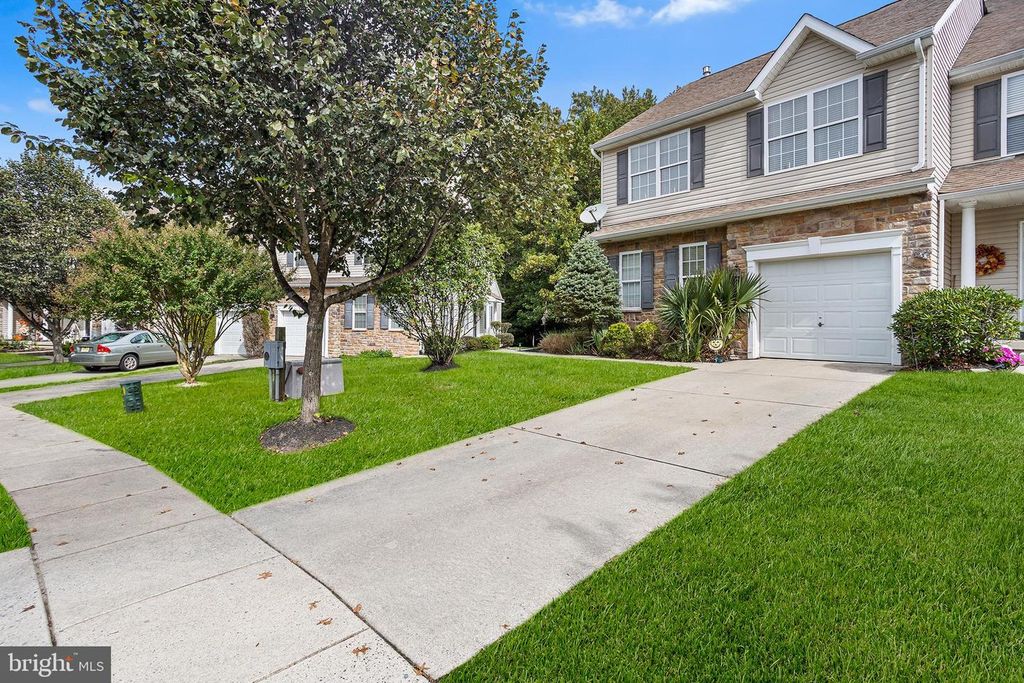 233 HIDDEN DR, Blackwood, NJ 08012