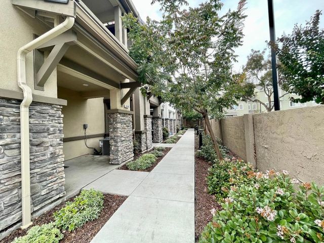24500 Autumn Mist Way, Hayward, CA 94544