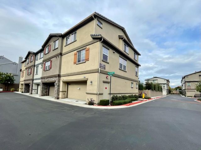 24500 Autumn Mist Way, Hayward, CA 94544