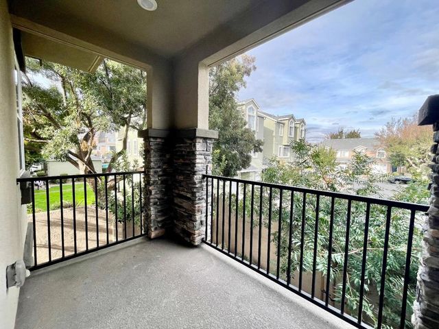 24500 Autumn Mist Way, Hayward, CA 94544