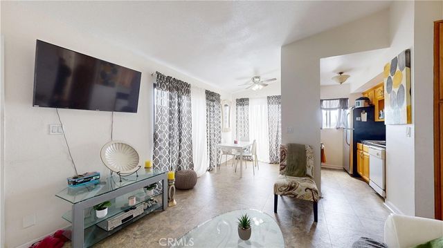 1168 E 10th 218B, Long Beach, CA 90813