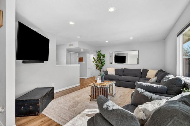 5825 Merlindale Dr, Citrus Heights, CA 95610