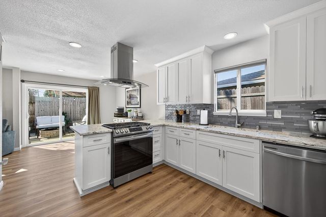 5825 Merlindale Dr, Citrus Heights, CA 95610